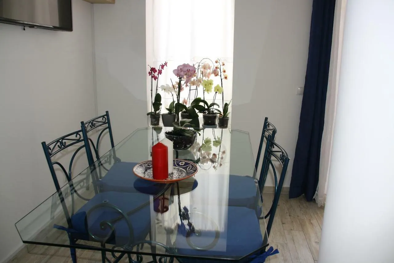 빌라레알데산토안토니오 House Of Orchids With Patio 아파트